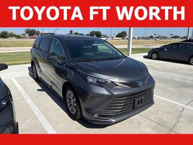2025 Toyota Sienna XLE
