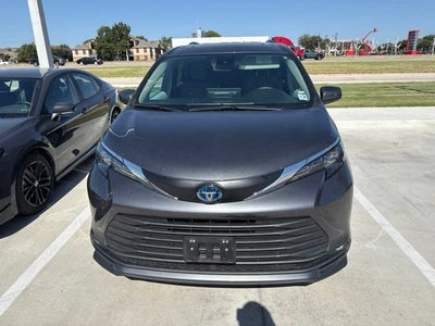 2025 Toyota Sienna XLE