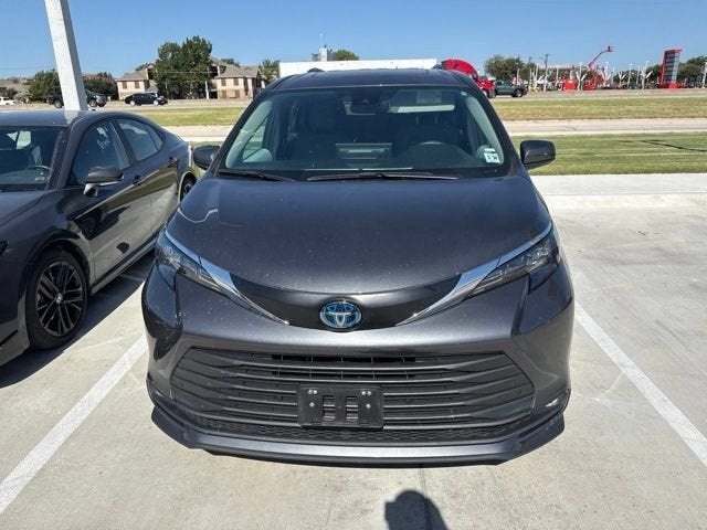 2025 Toyota Sienna XLE