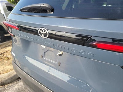 2025 Toyota Grand Highlander LE
