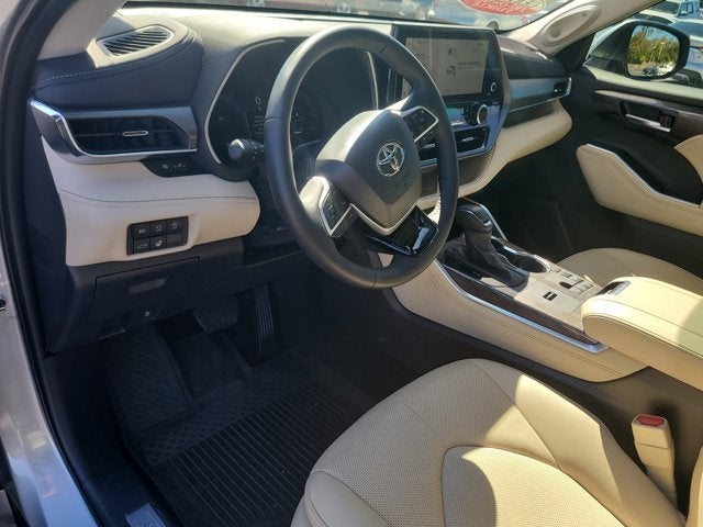 2025 Toyota HIGHLANDER Limited
