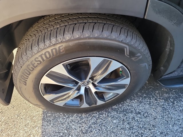 2024 Toyota HIGHLANDER LE