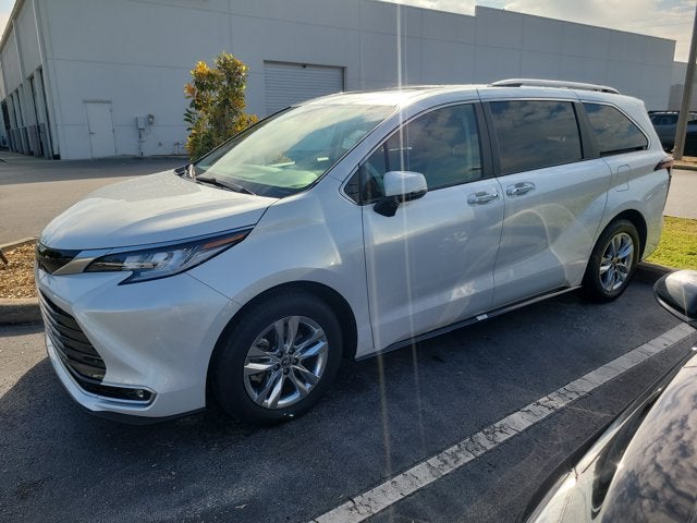 2023 Toyota SIENNA LIMITED Limited
