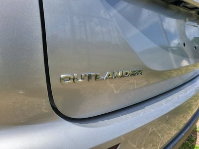 2024 Mitsubishi Outlander ES