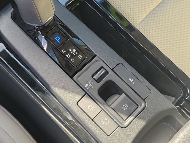 2025 Toyota PRIUS XLE