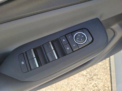 2025 Toyota PRIUS XLE