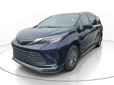 2021 Toyota Sienna XLE