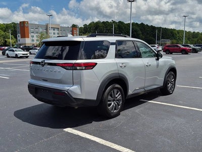 2024 Nissan Pathfinder SV