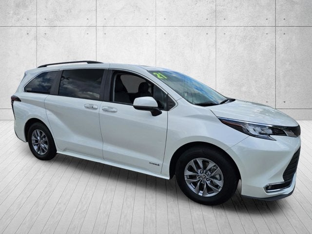 2021 Toyota Sienna XLE 7-Passenger Hybrid FWD's photo