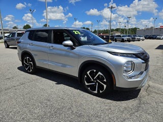 2023 Mitsubishi Outlander SE