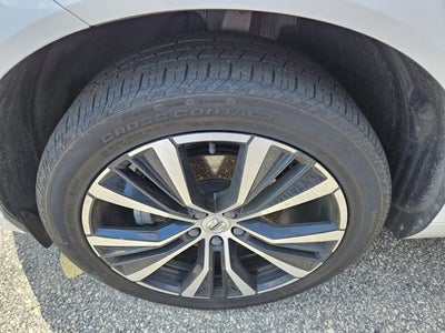 2023 Volvo XC60 Plus Dark Theme