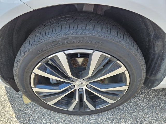 2023 Volvo XC60 Plus Dark Theme