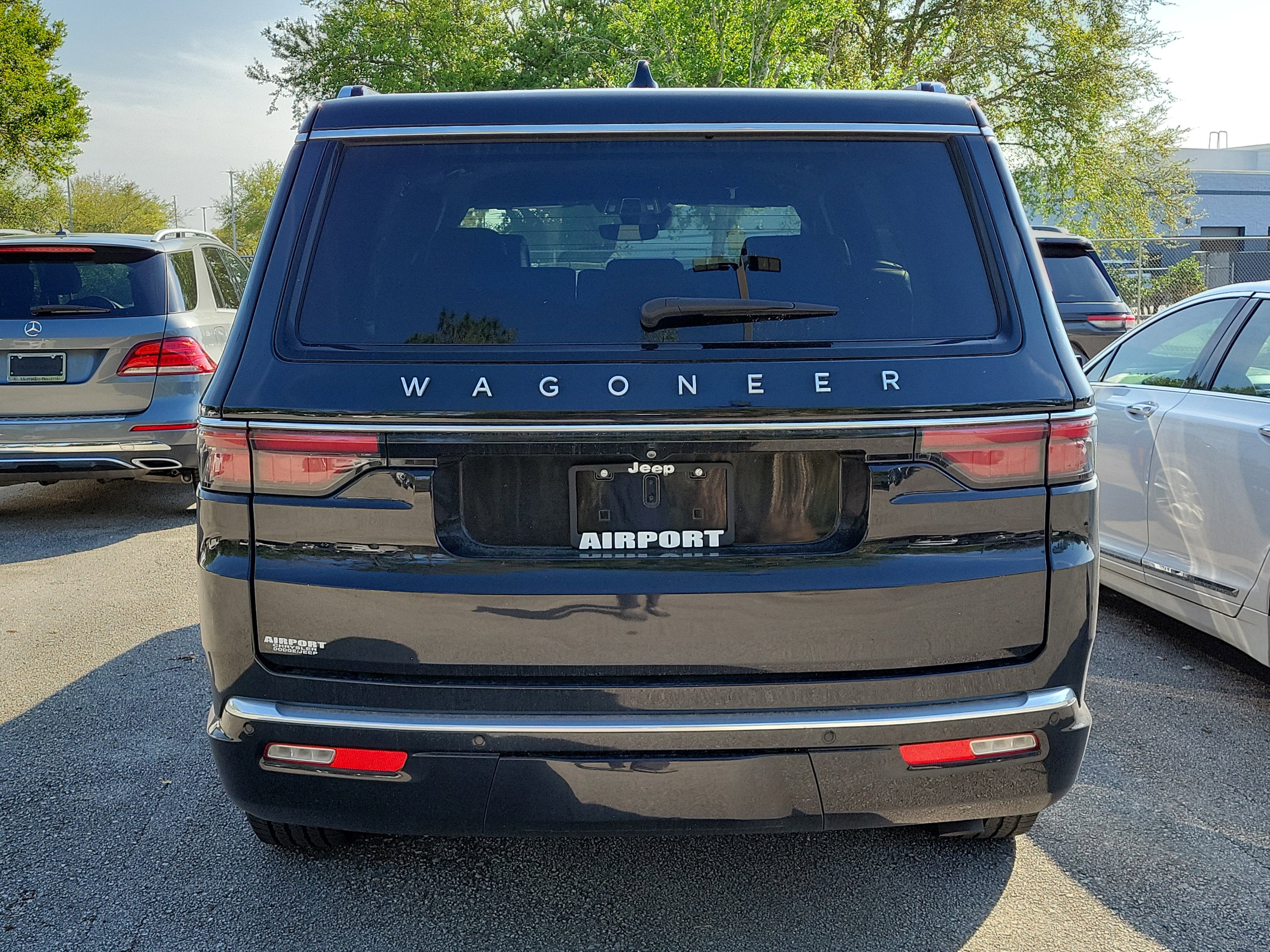 2024 Jeep Wagoneer 4x2