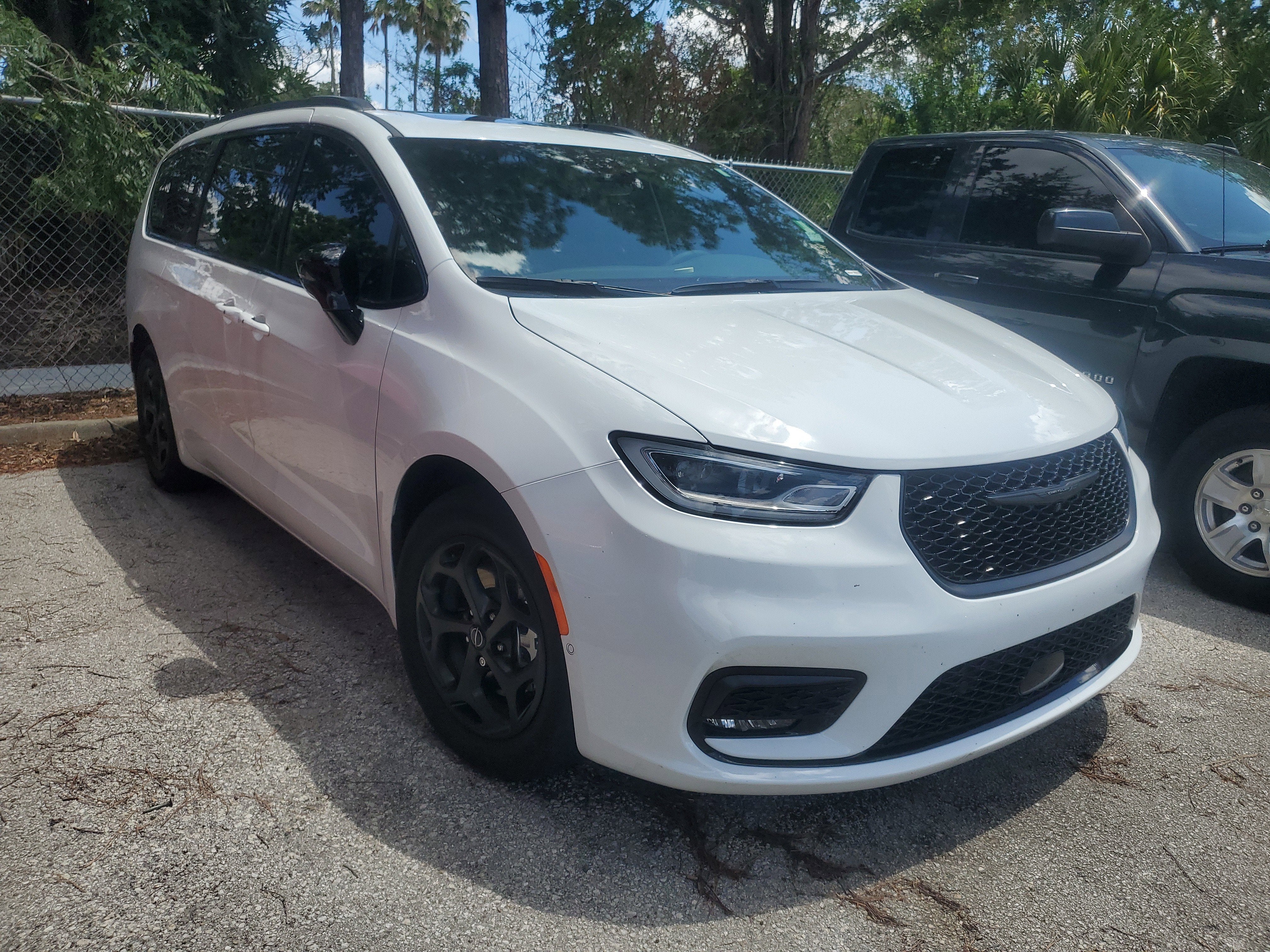 2025 Chrysler Pacifica Hybrid Premium S Appearance Pkg