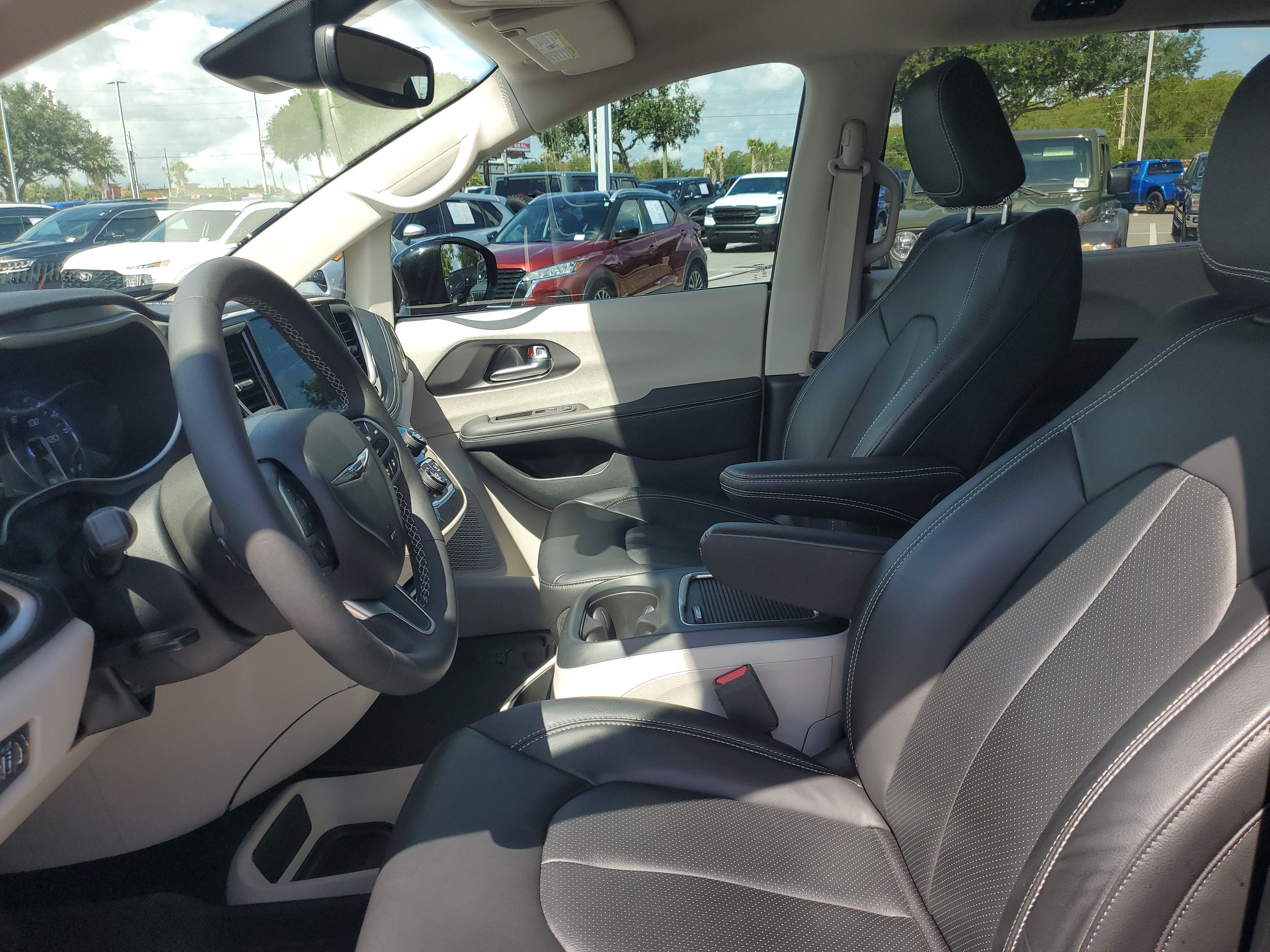 2022 Chrysler Pacifica Touring L