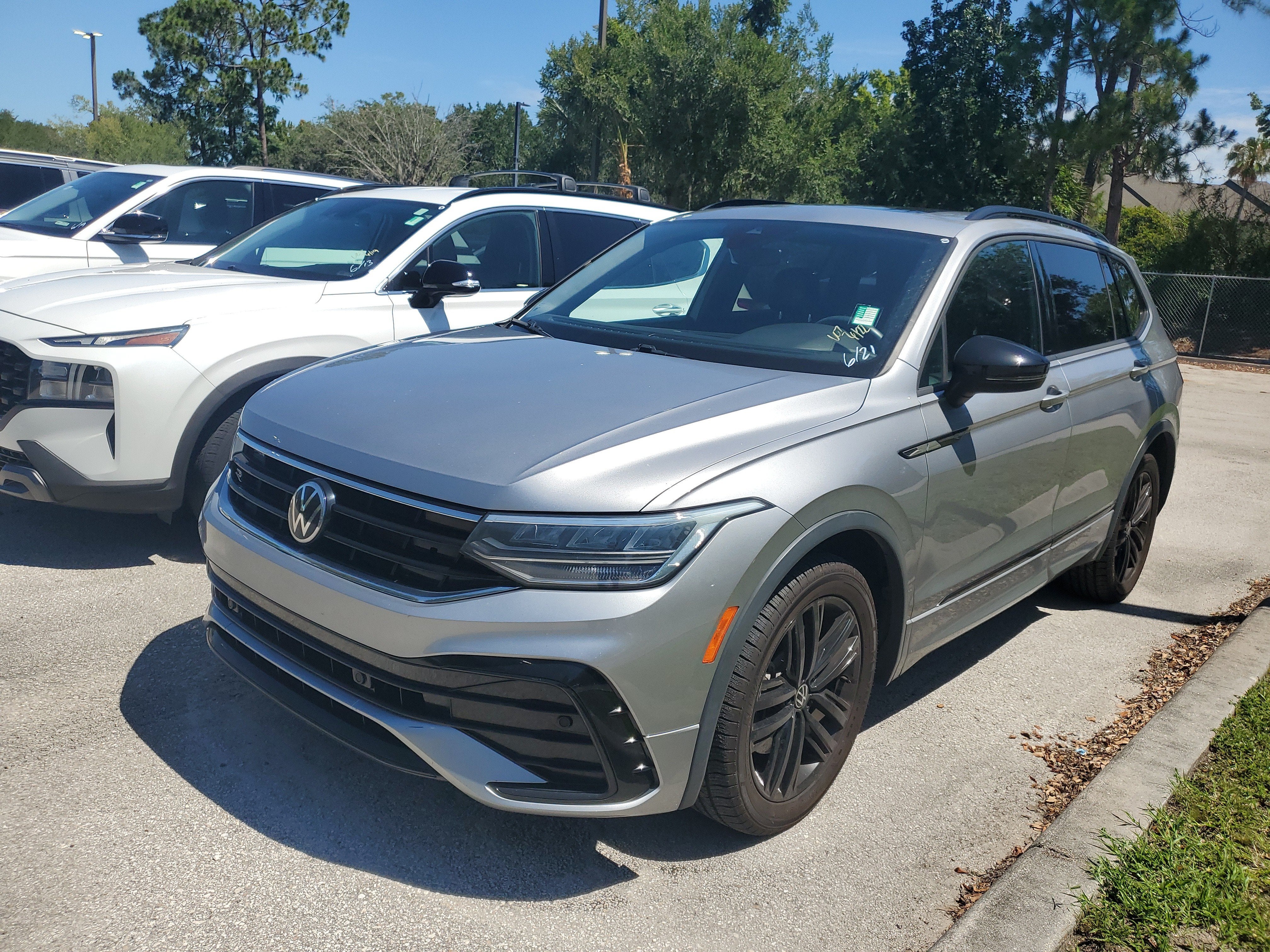 2022 Volkswagen Tiguan SE R-Line Black