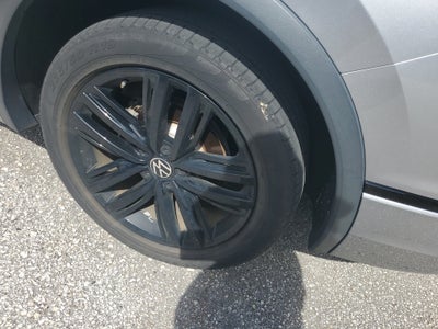 2022 Volkswagen Tiguan SE R-Line Black