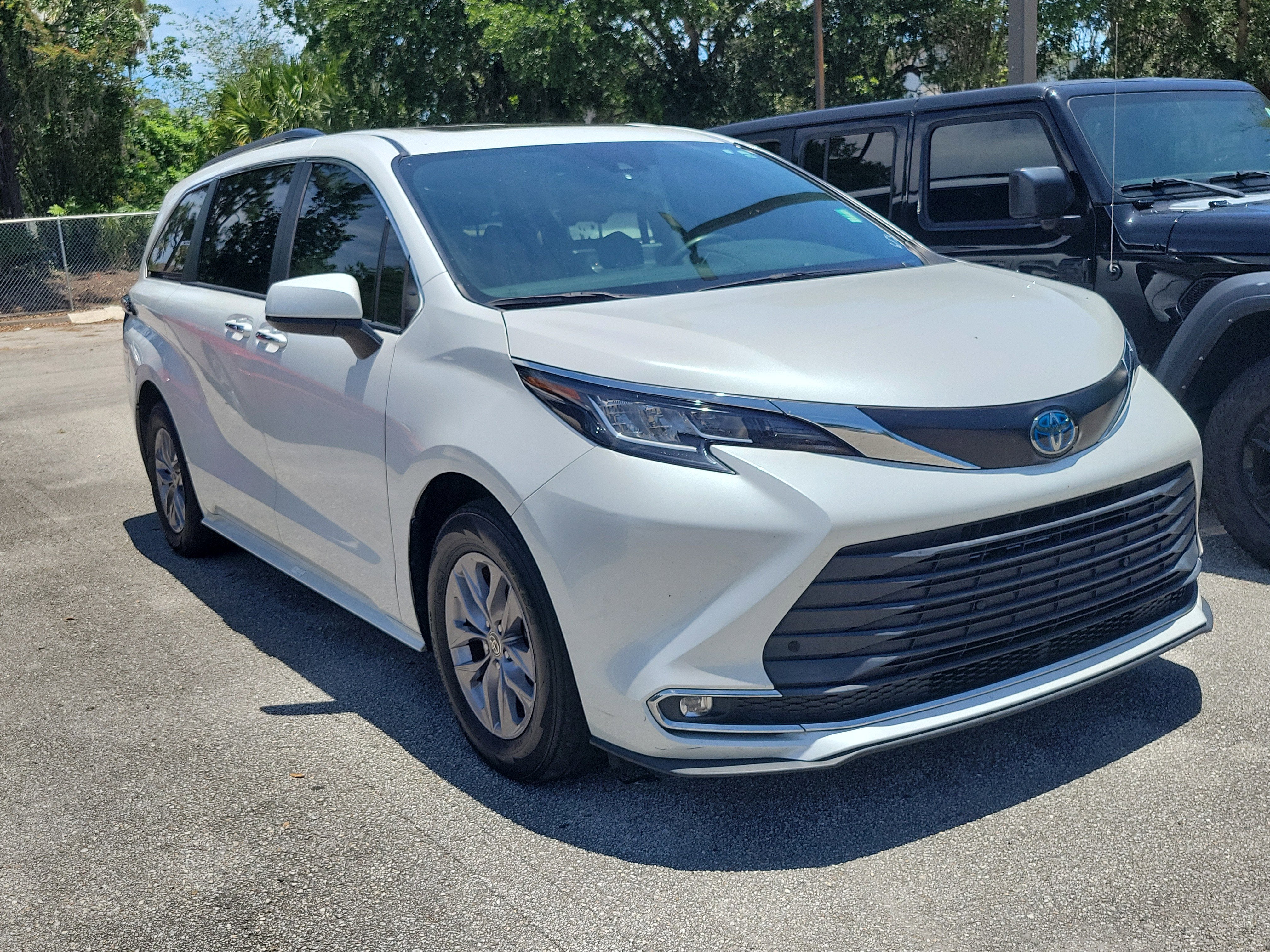 2023 Toyota Sienna XLE