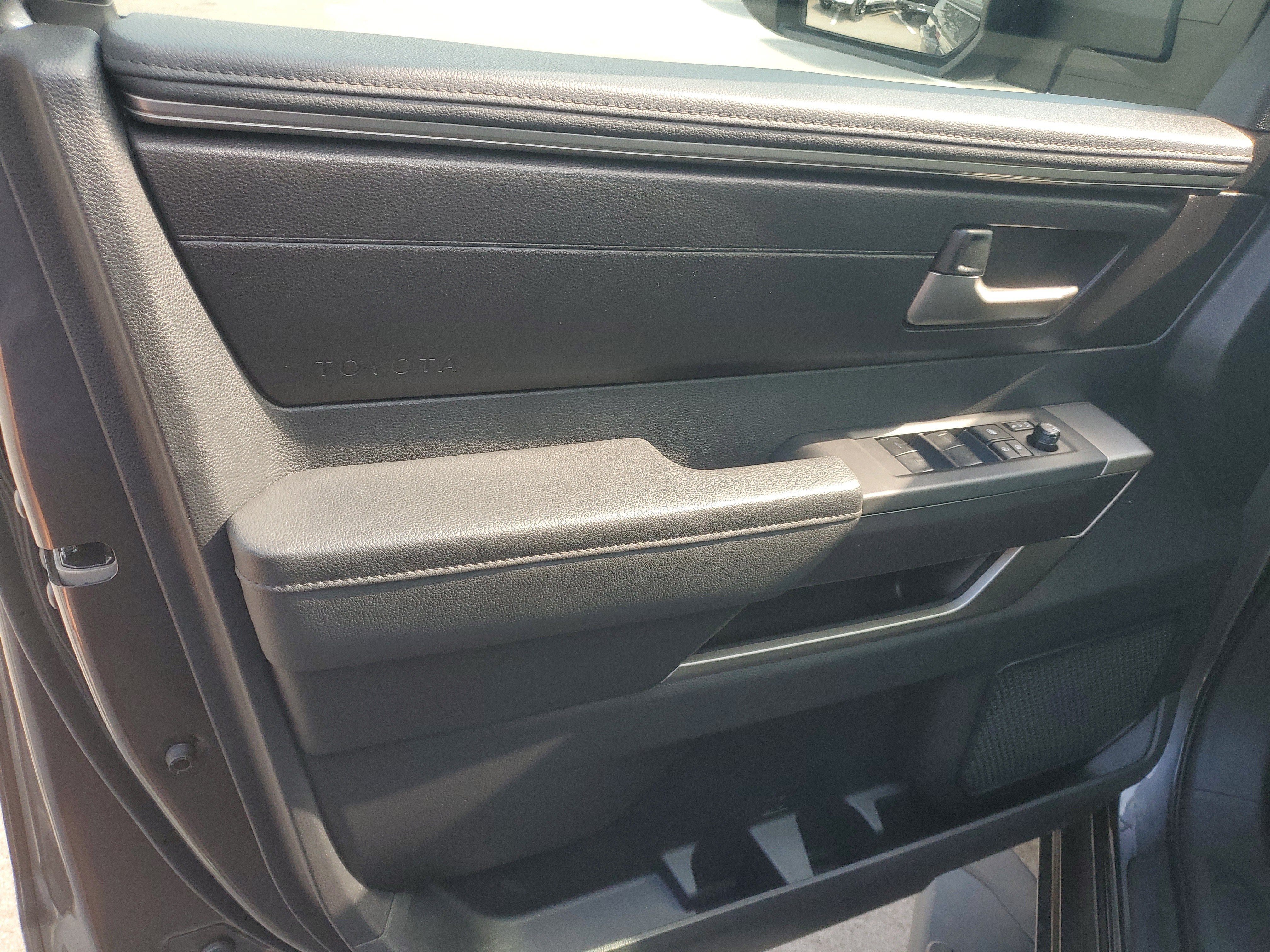 2023 Toyota Tundra 4WD SR5