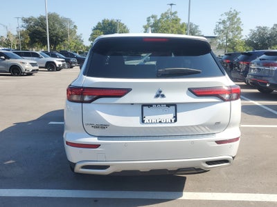 2024 Mitsubishi Outlander SE