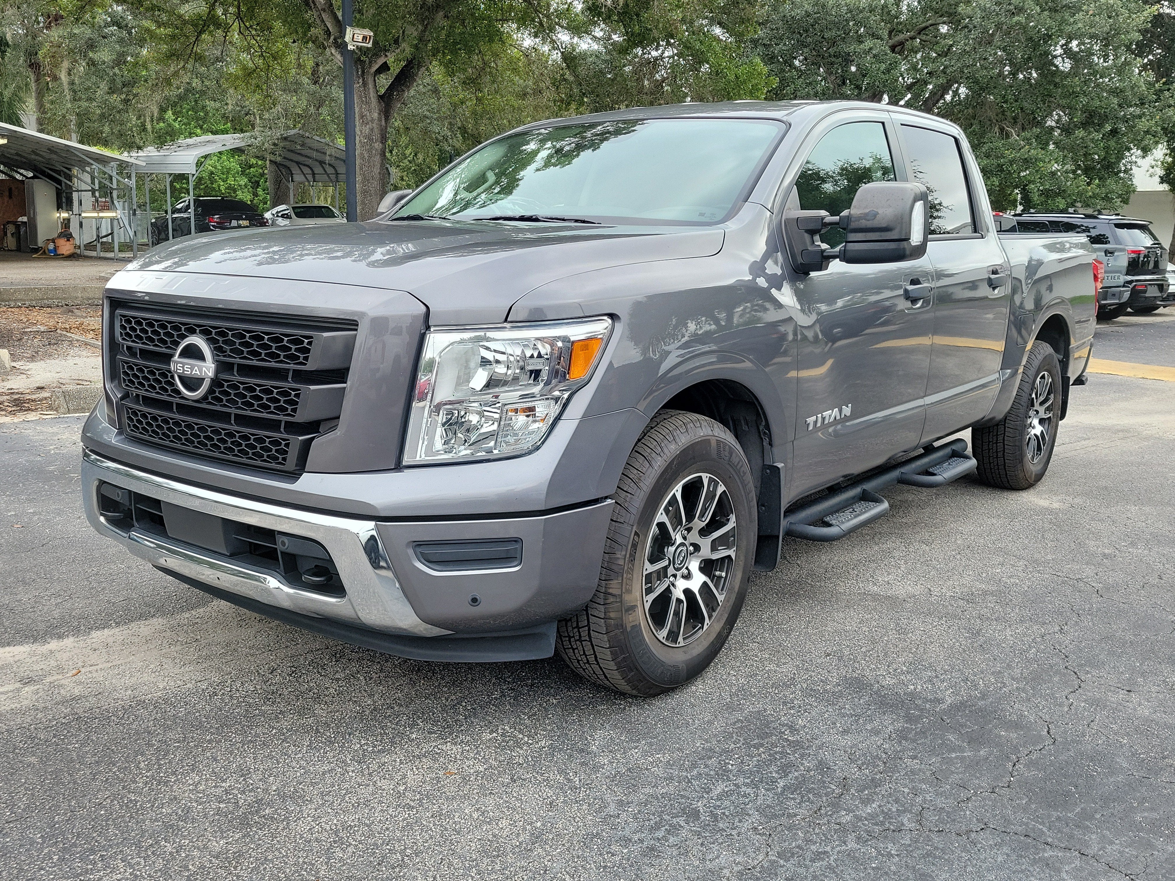 2023 Nissan Titan SV