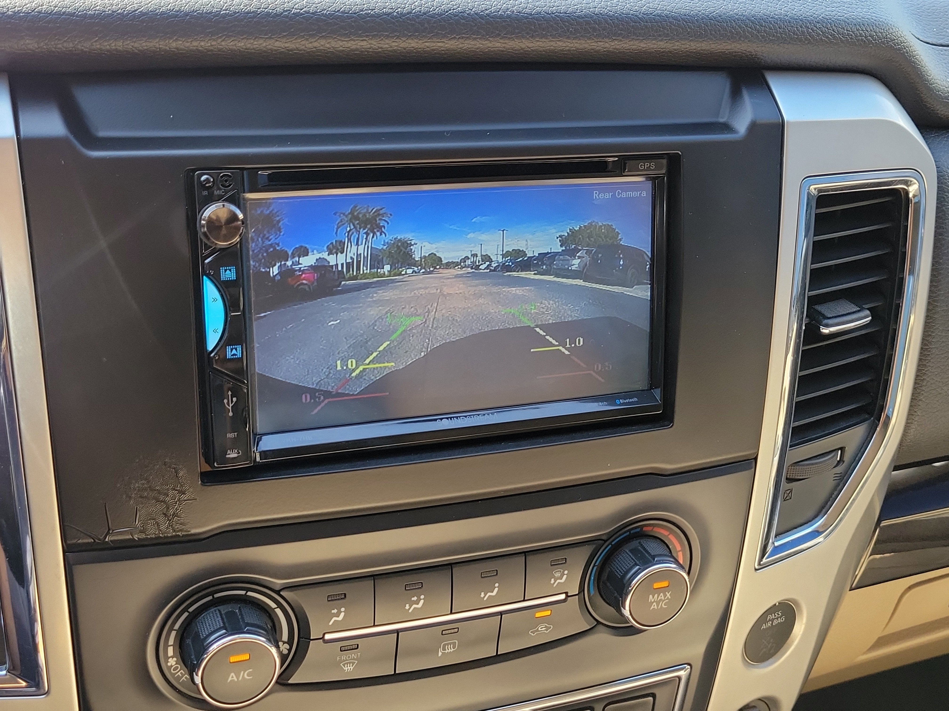 2017 Nissan Titan SV