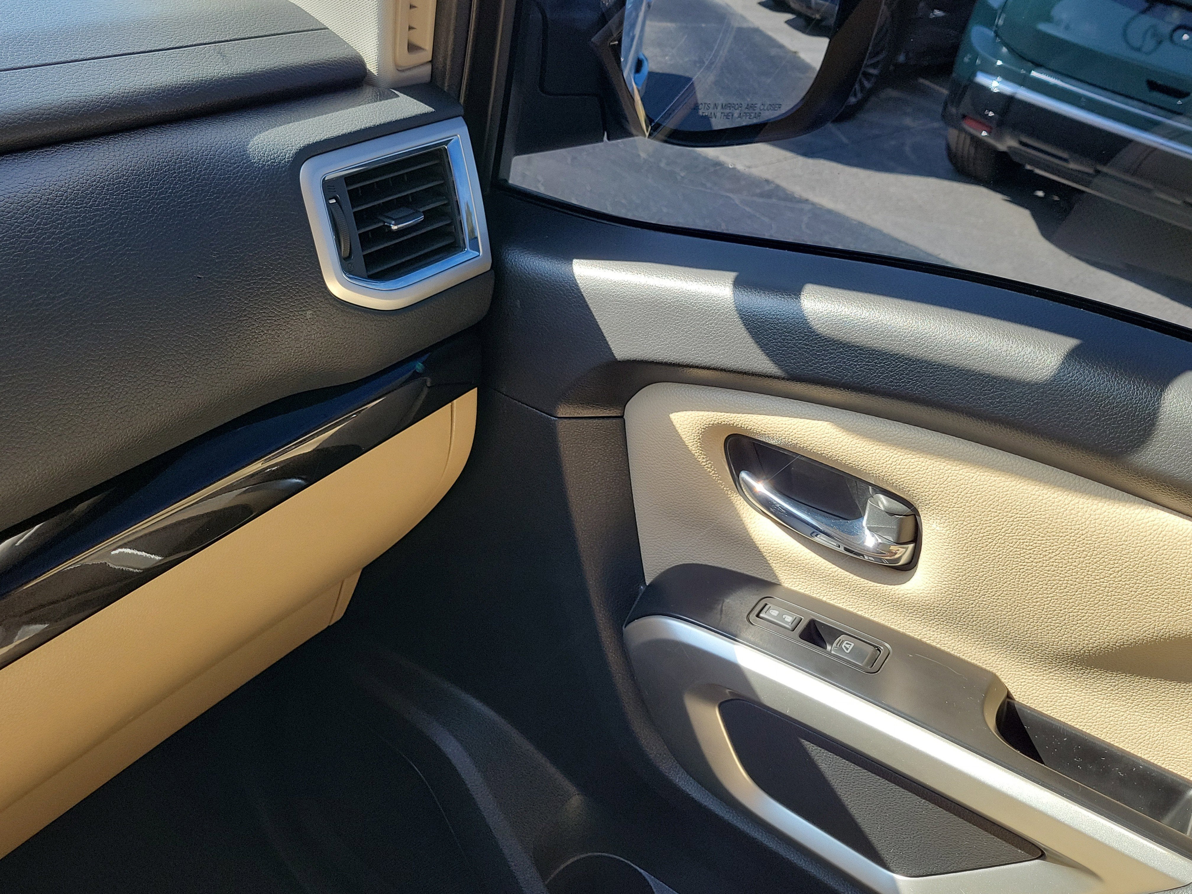 2017 Nissan Titan SV