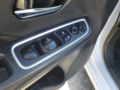 2023 Nissan Versa SR