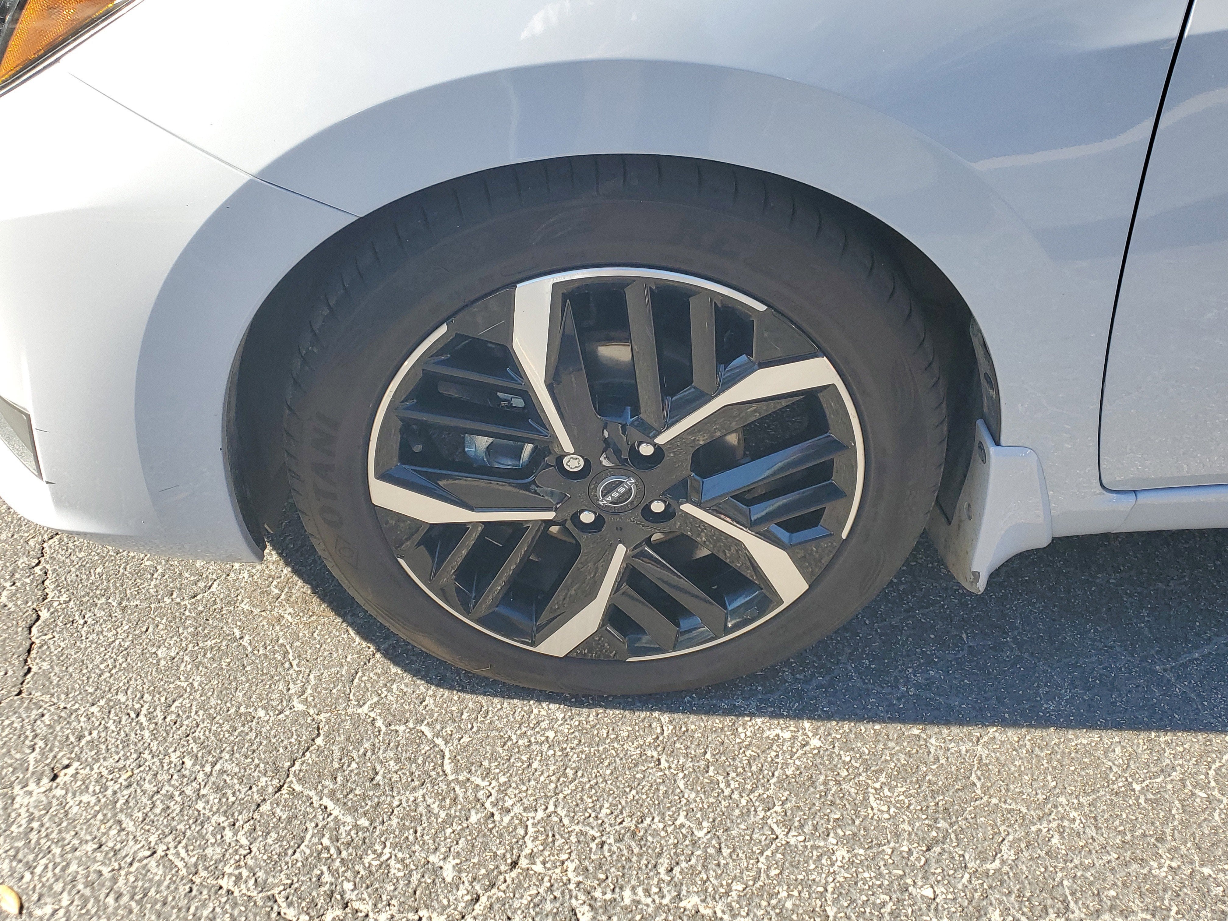 2023 Nissan Versa SR