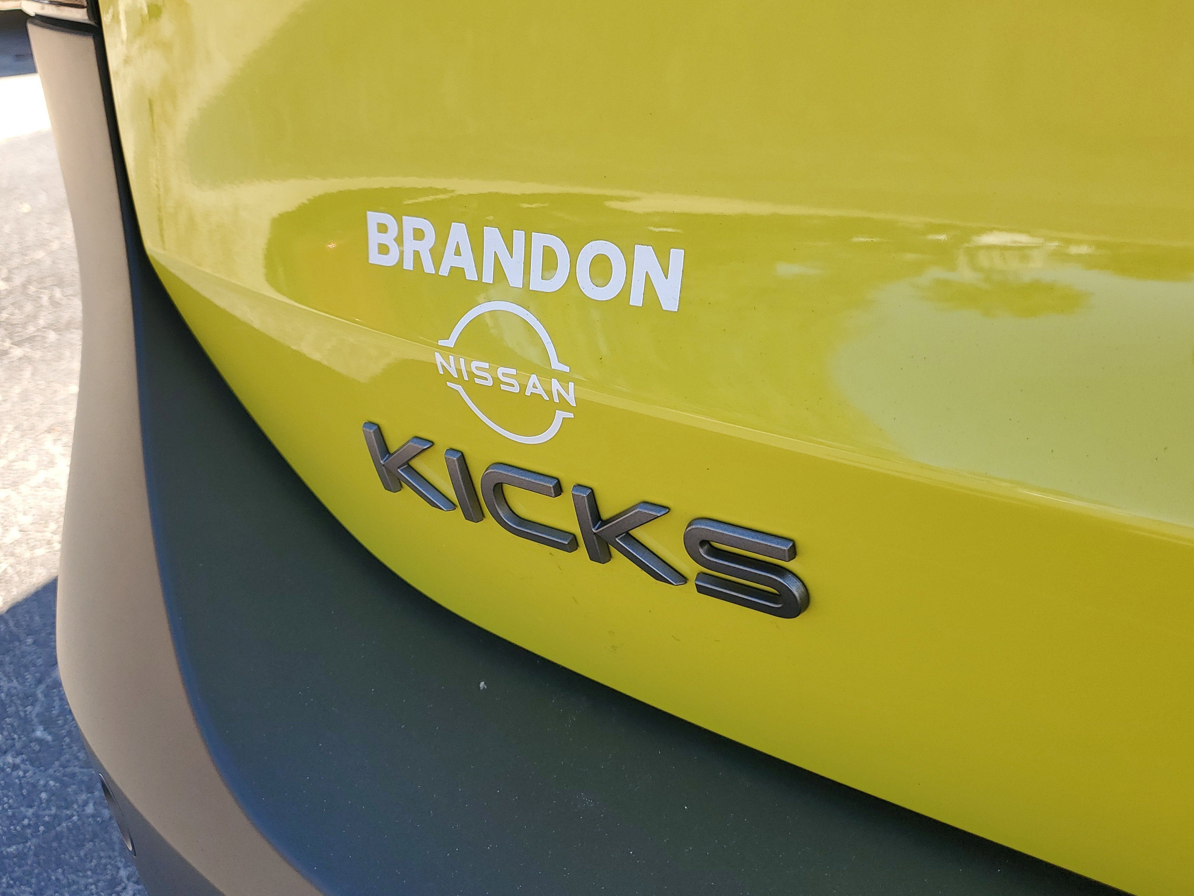 2025 Nissan Kicks SR