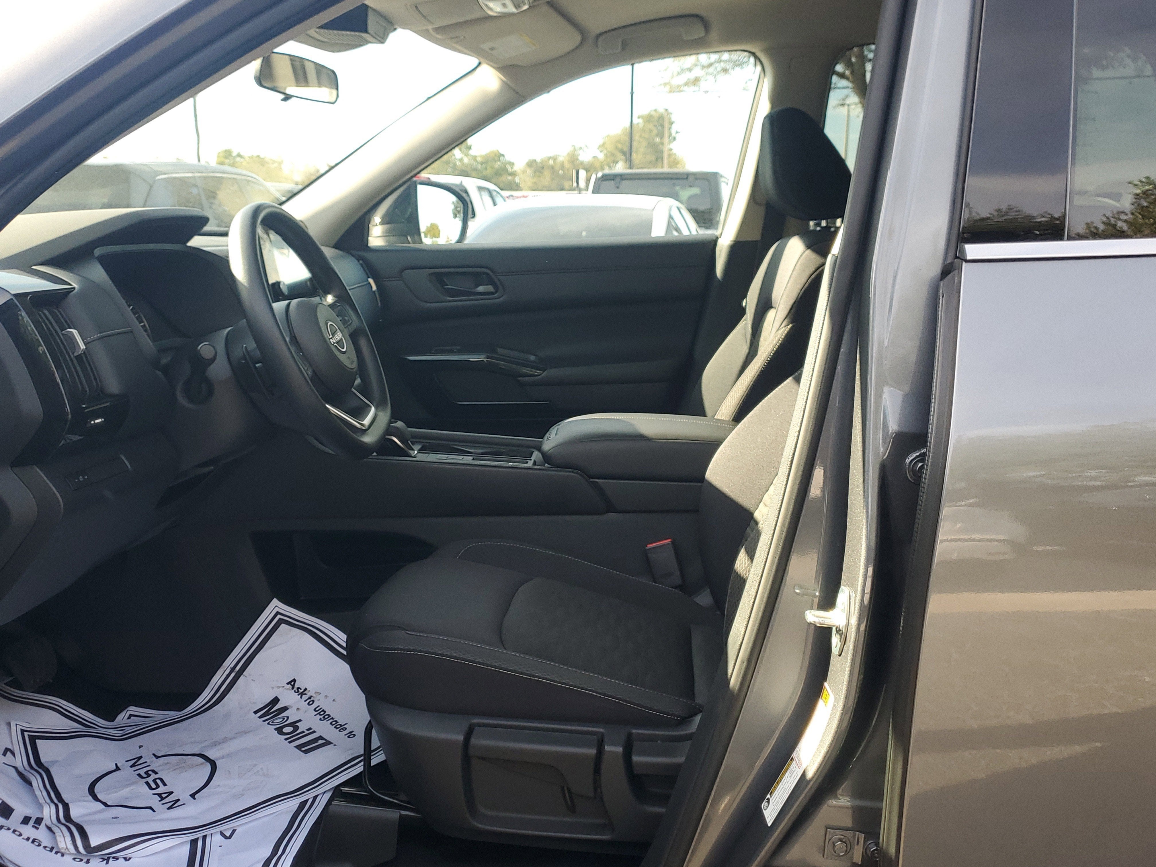 2024 Nissan Pathfinder S