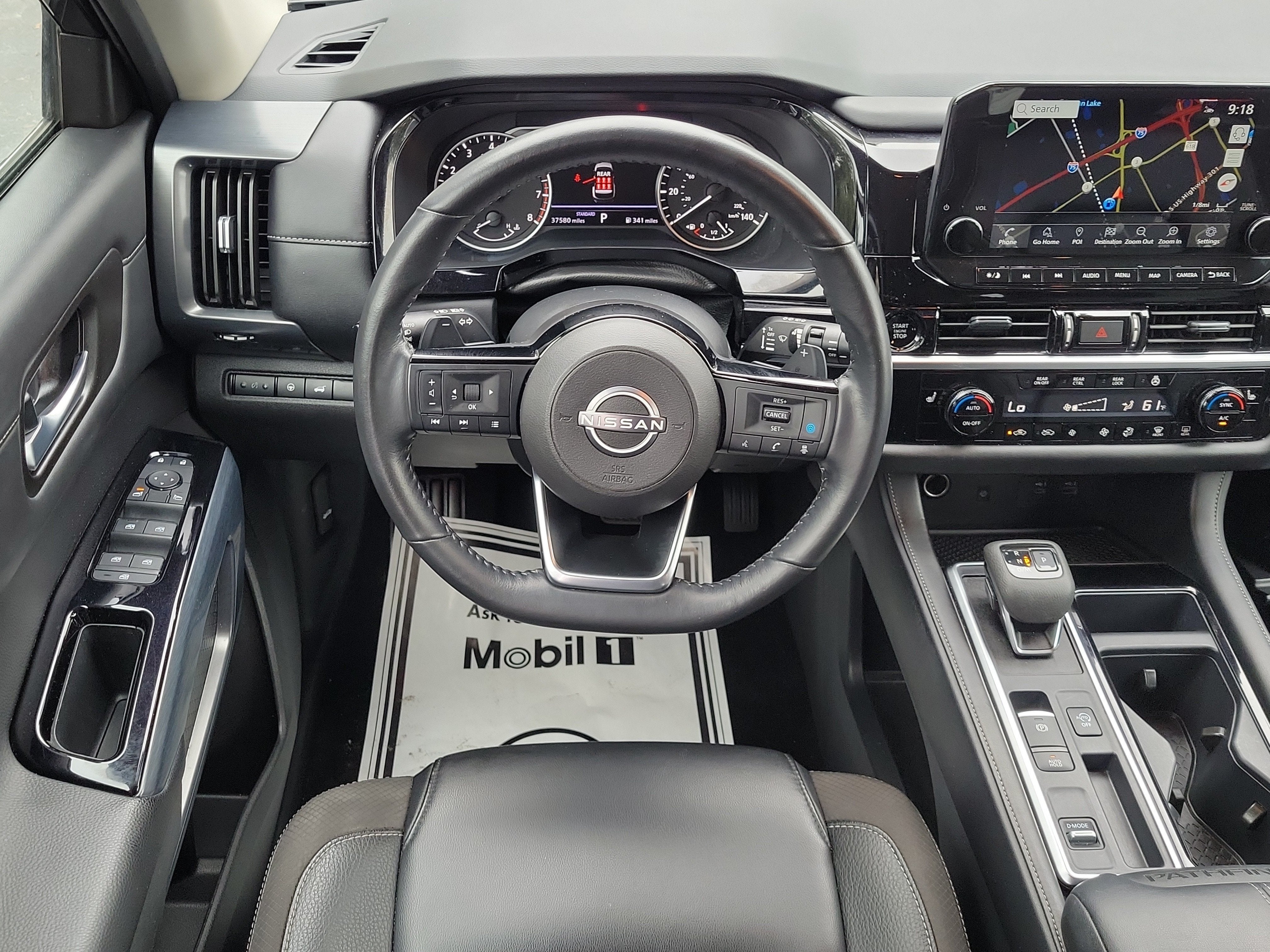 2025 Nissan Pathfinder SL