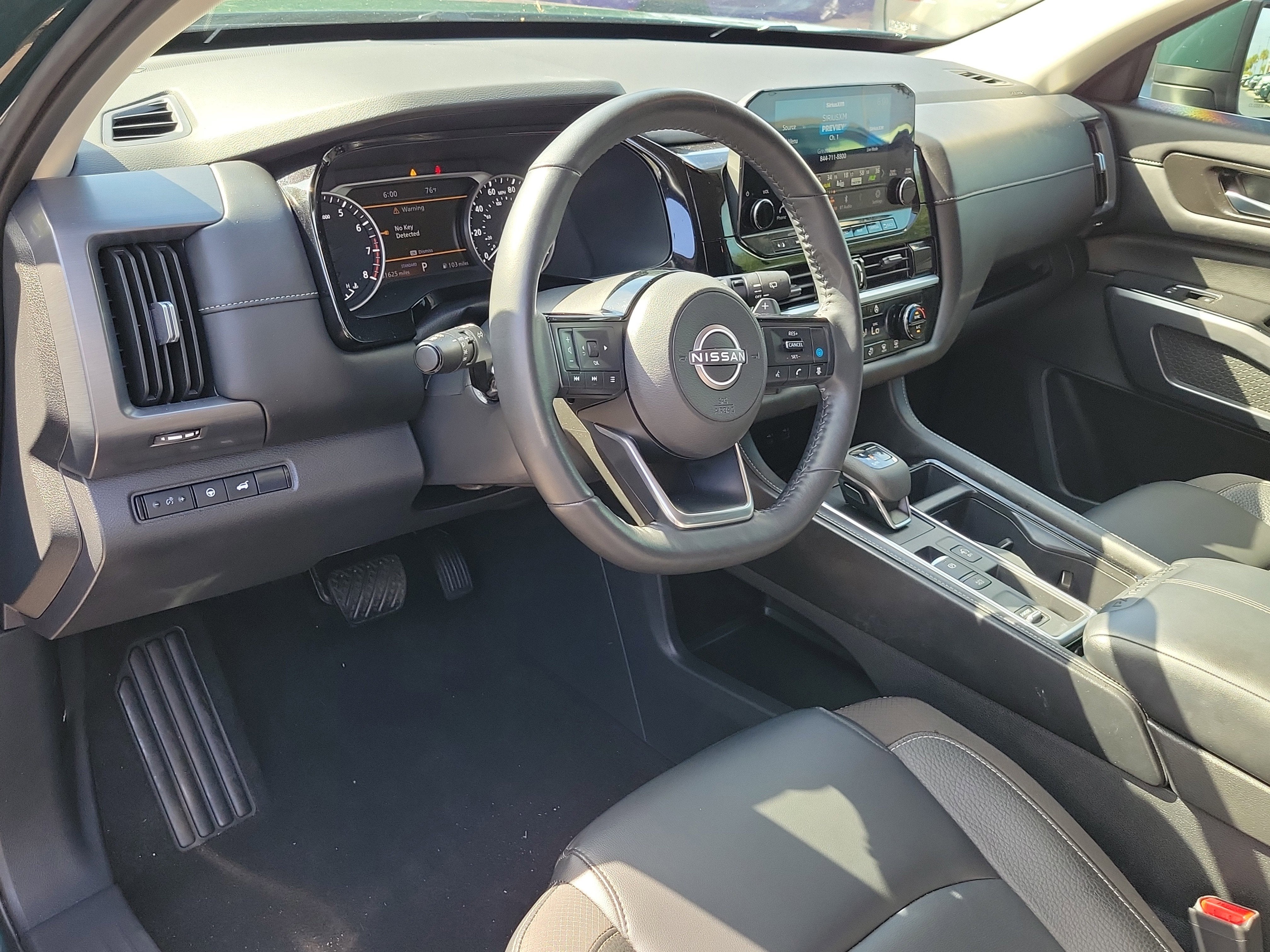 2023 Nissan Pathfinder SL