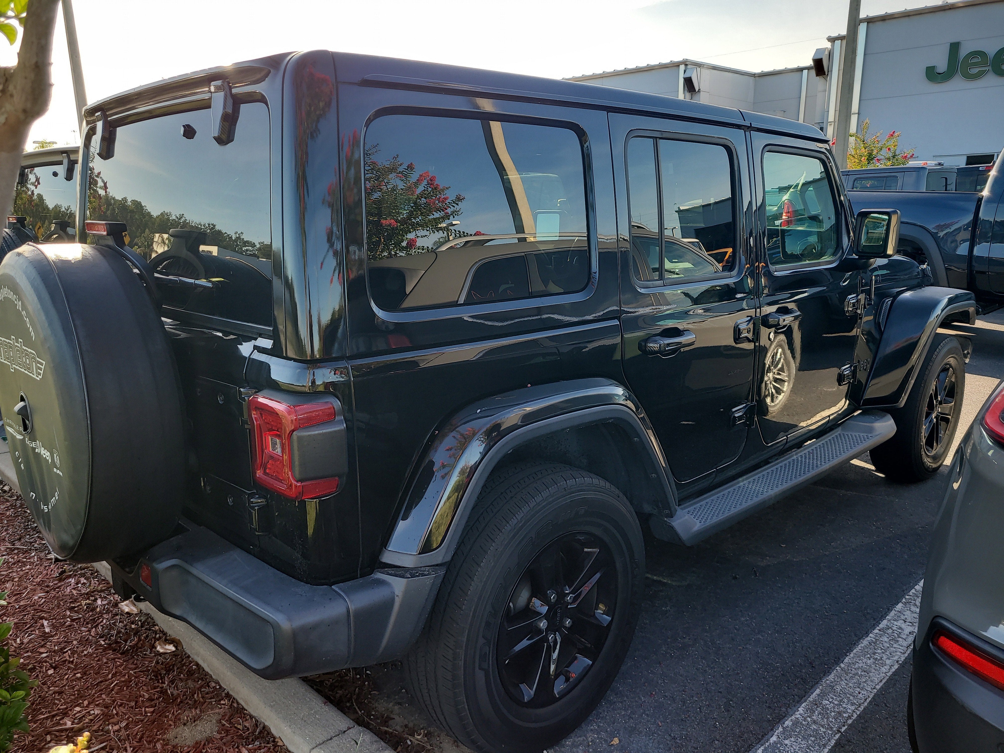 2020 Jeep Wrangler Unlimited Sahara Altitude