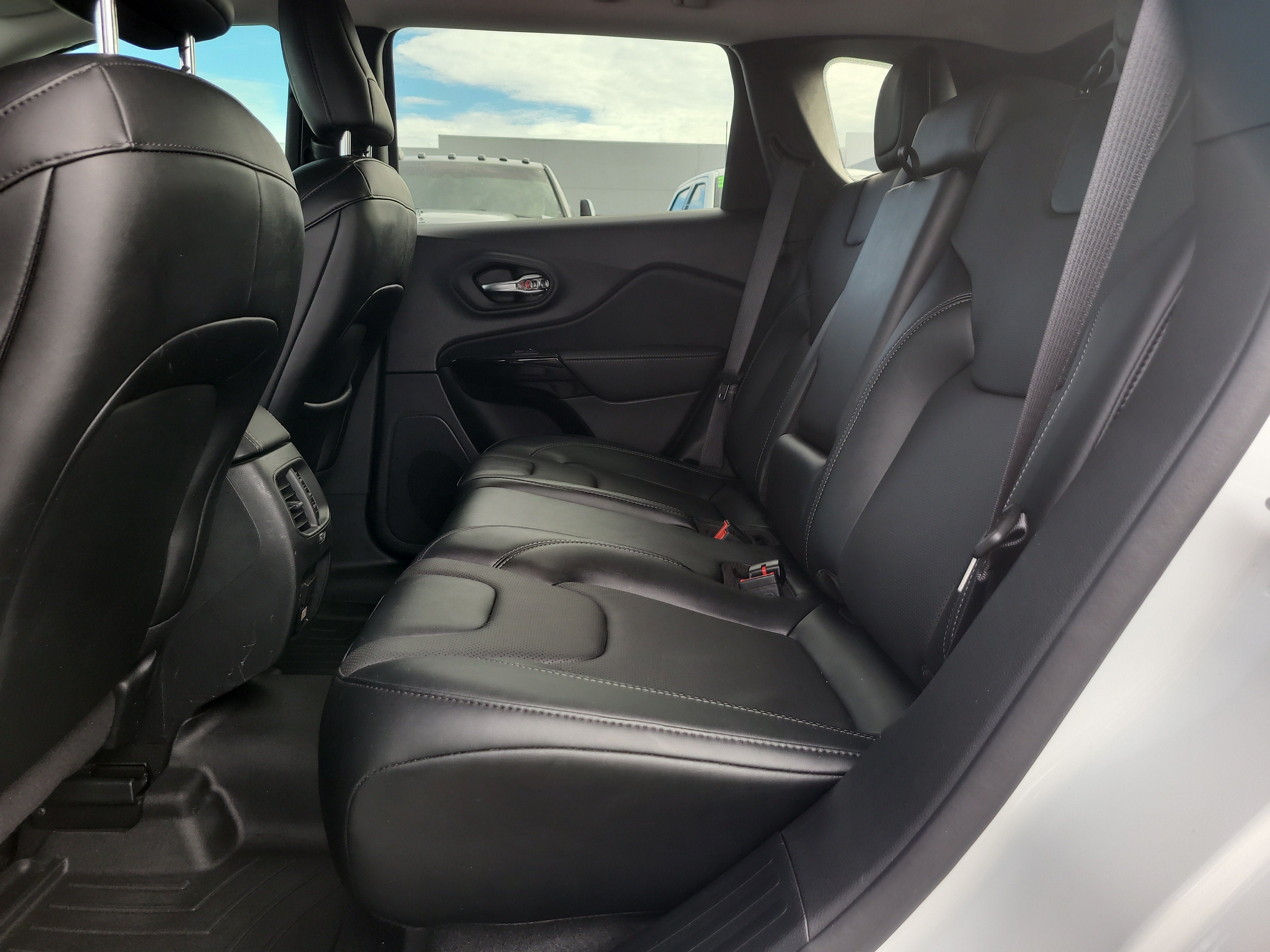 2023 Jeep Cherokee Altitude Lux