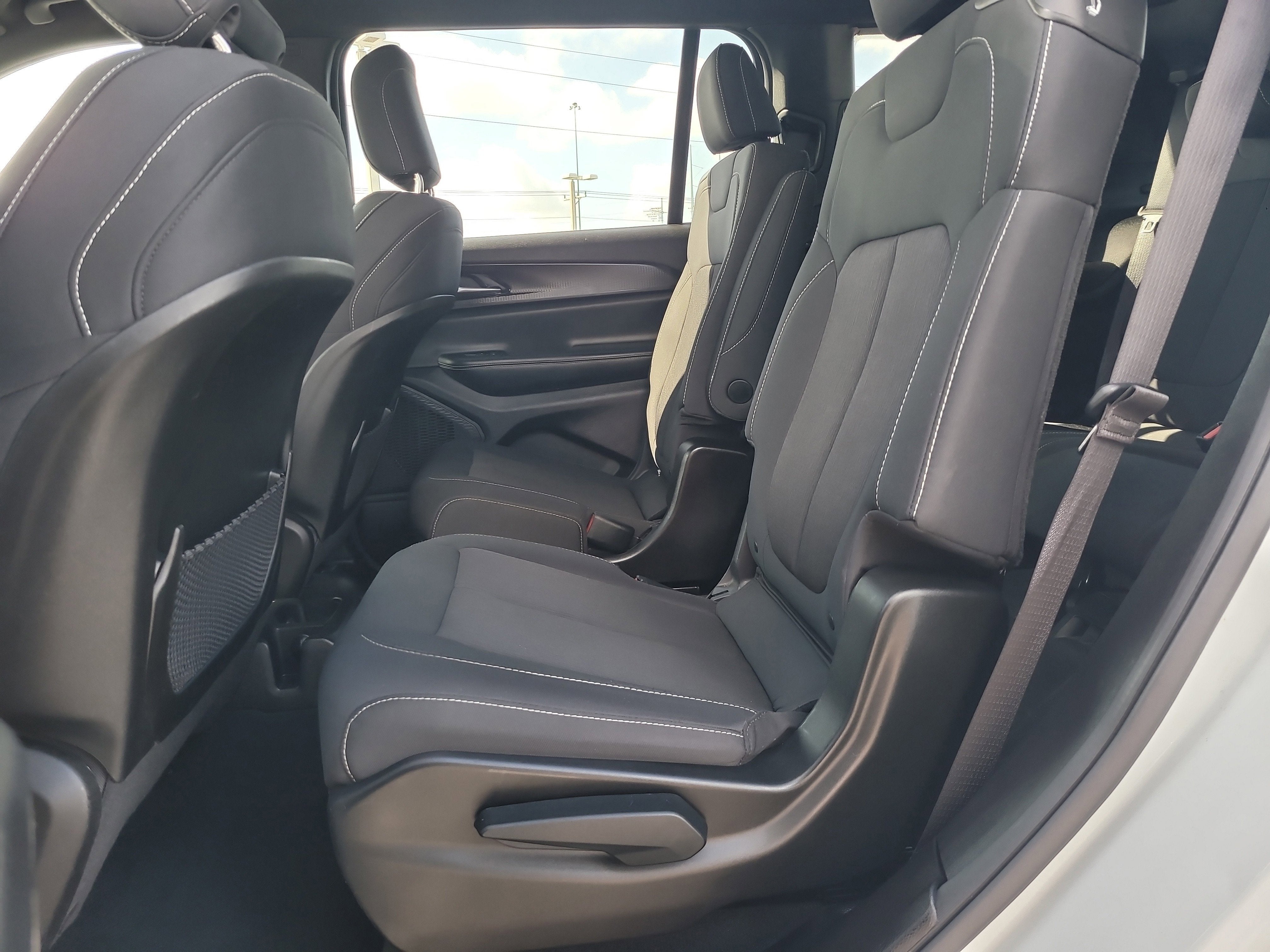 2024 Jeep Grand Cherokee L Laredo