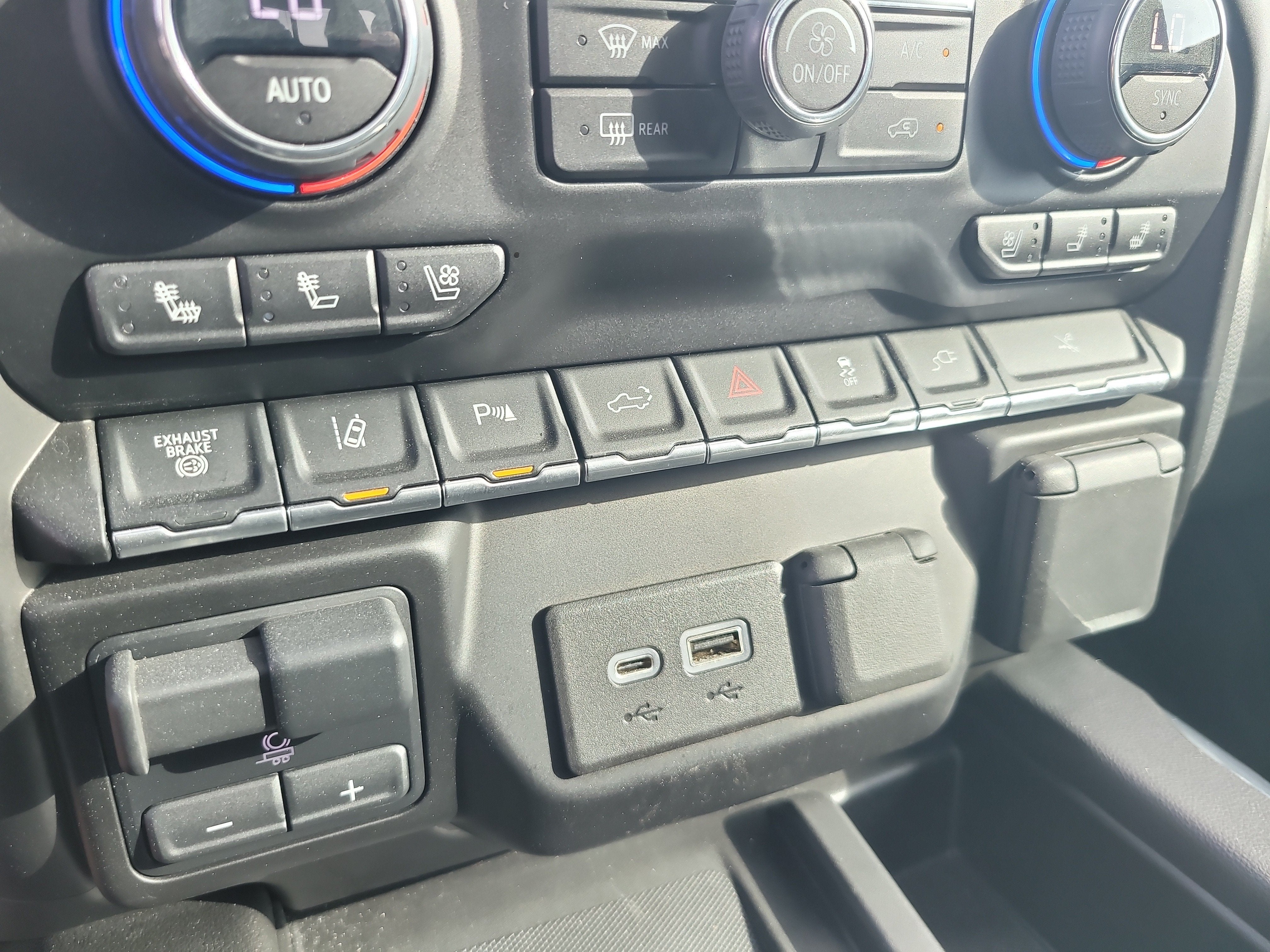 2023 Chevrolet Silverado 3500HD High Country