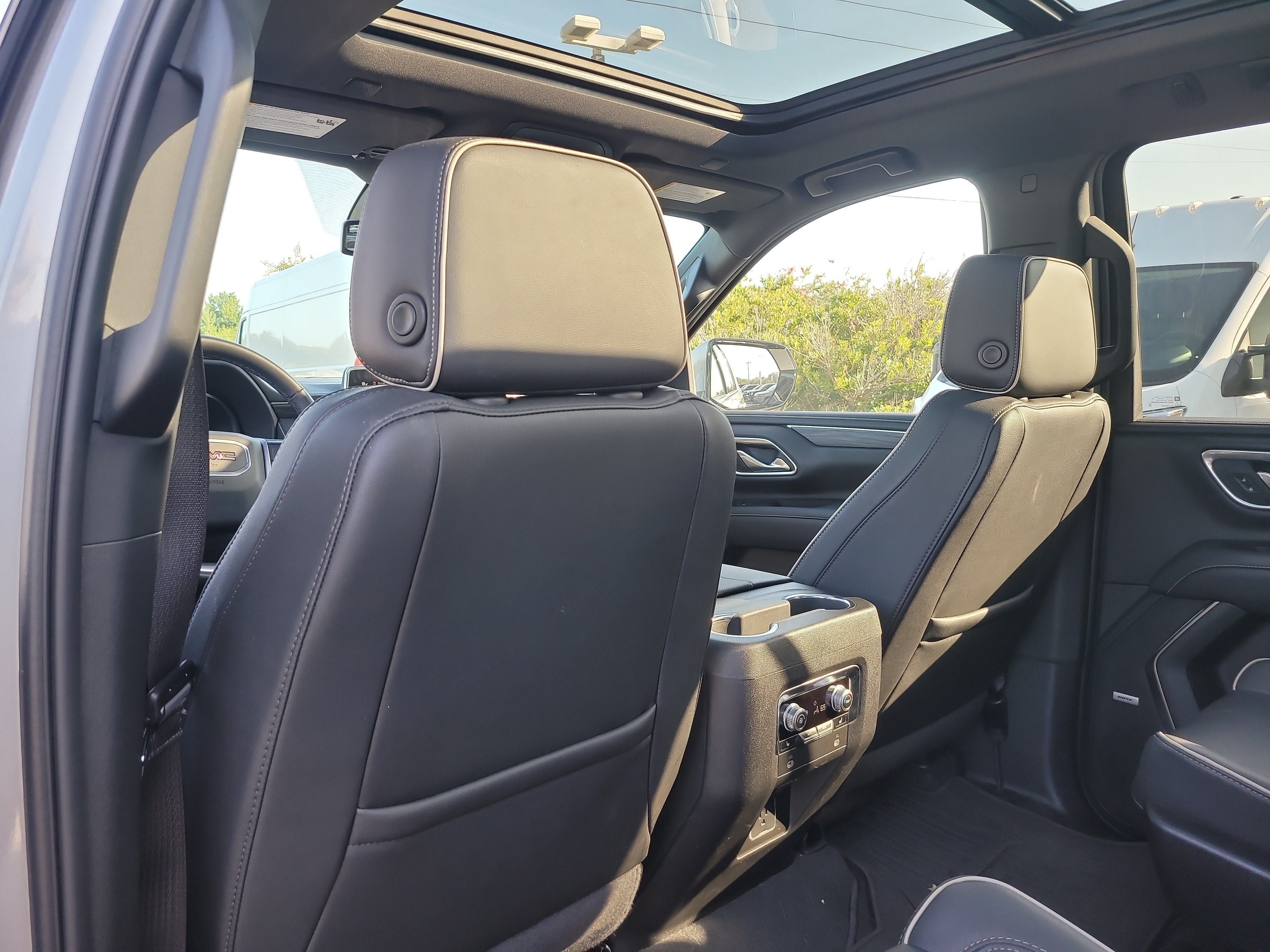 2024 GMC Yukon XL SLT