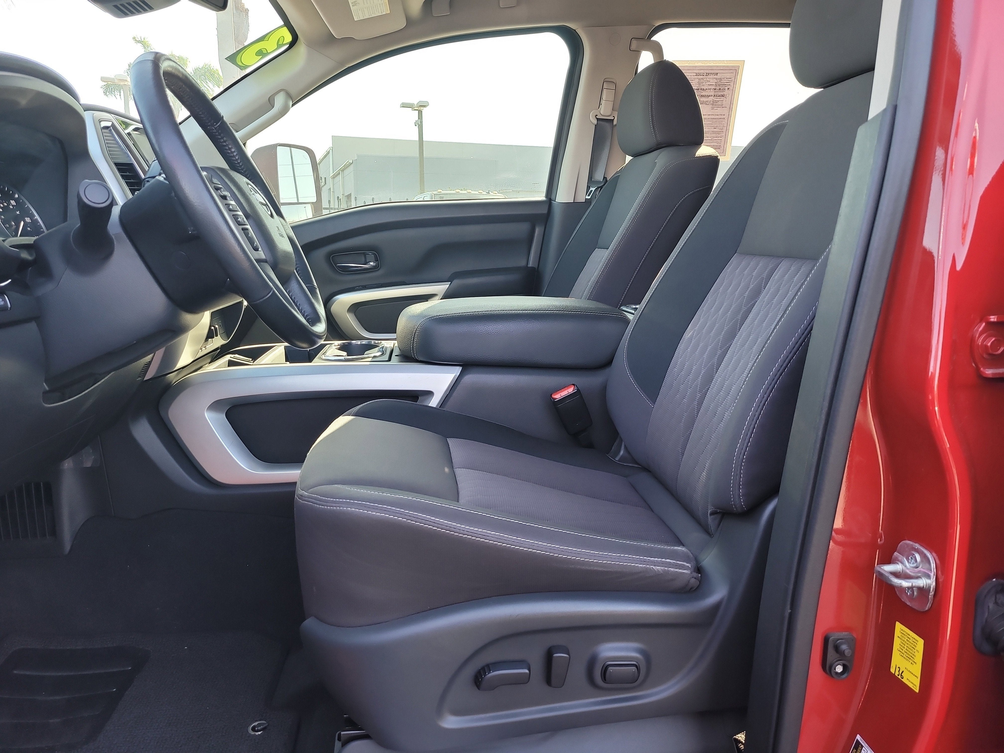 2023 Nissan Titan SV