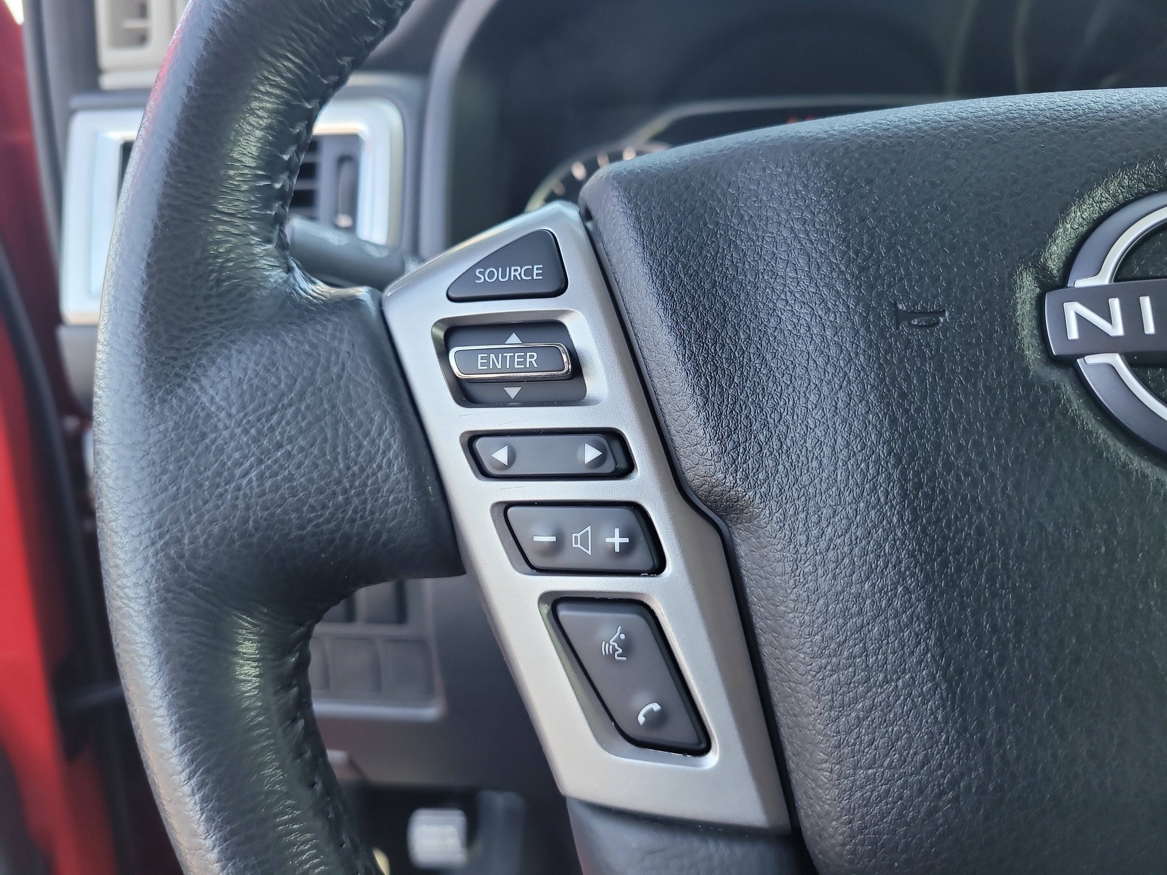 2023 Nissan Titan SV