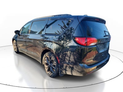 2020 Chrysler Pacifica Red S