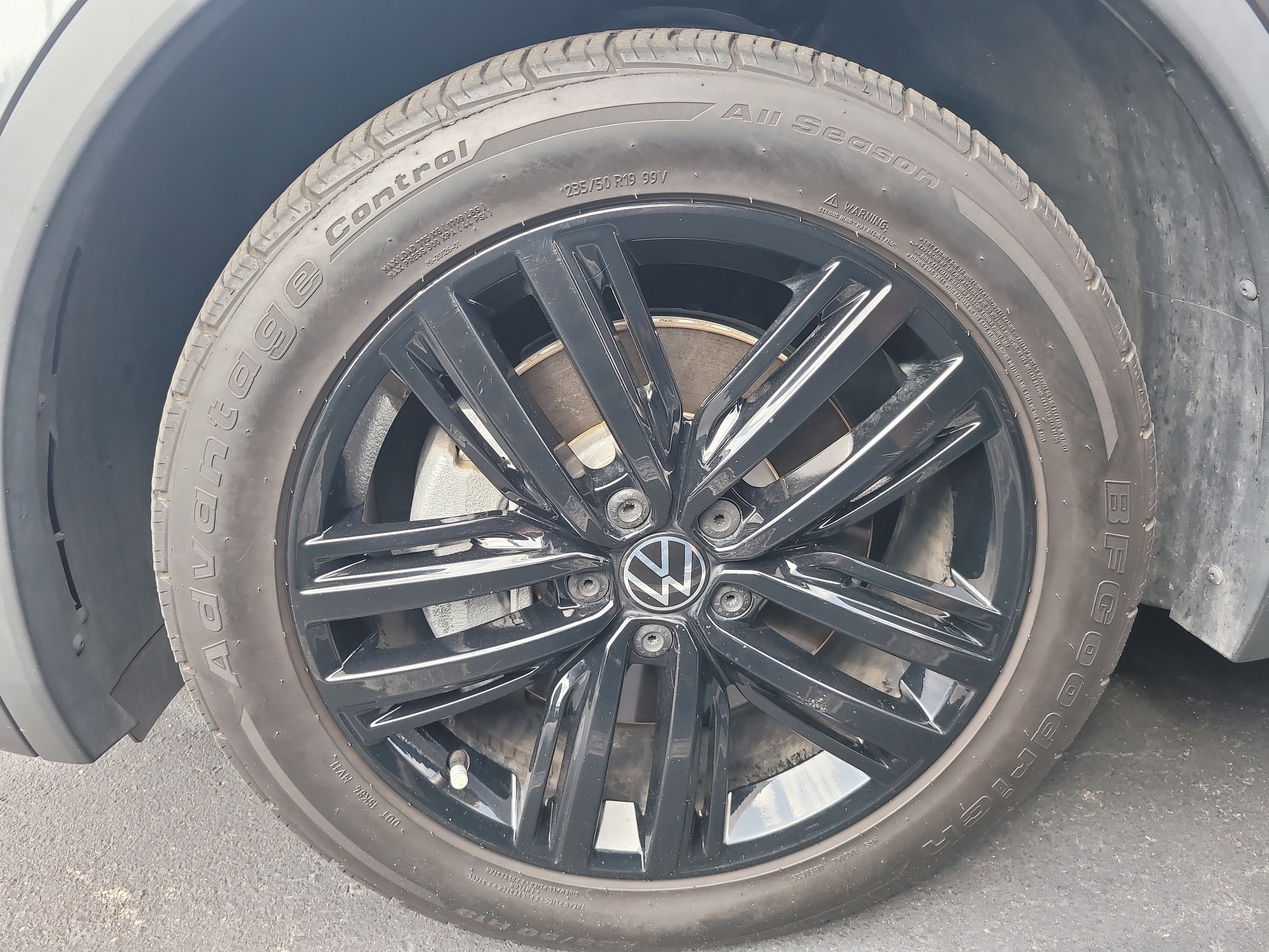 2022 Volkswagen Tiguan SE R-Line Black