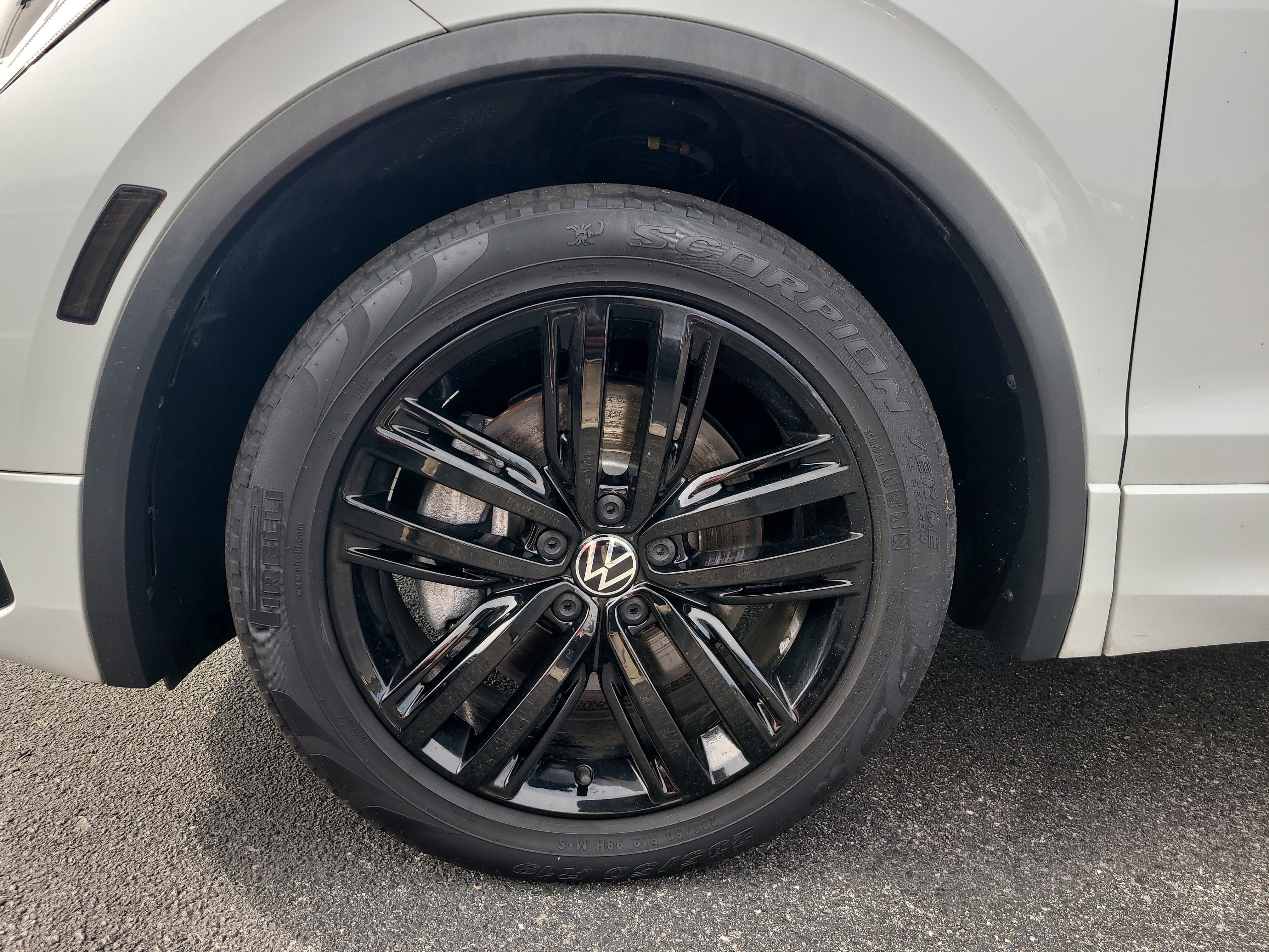 2022 Volkswagen Tiguan SE R-Line Black