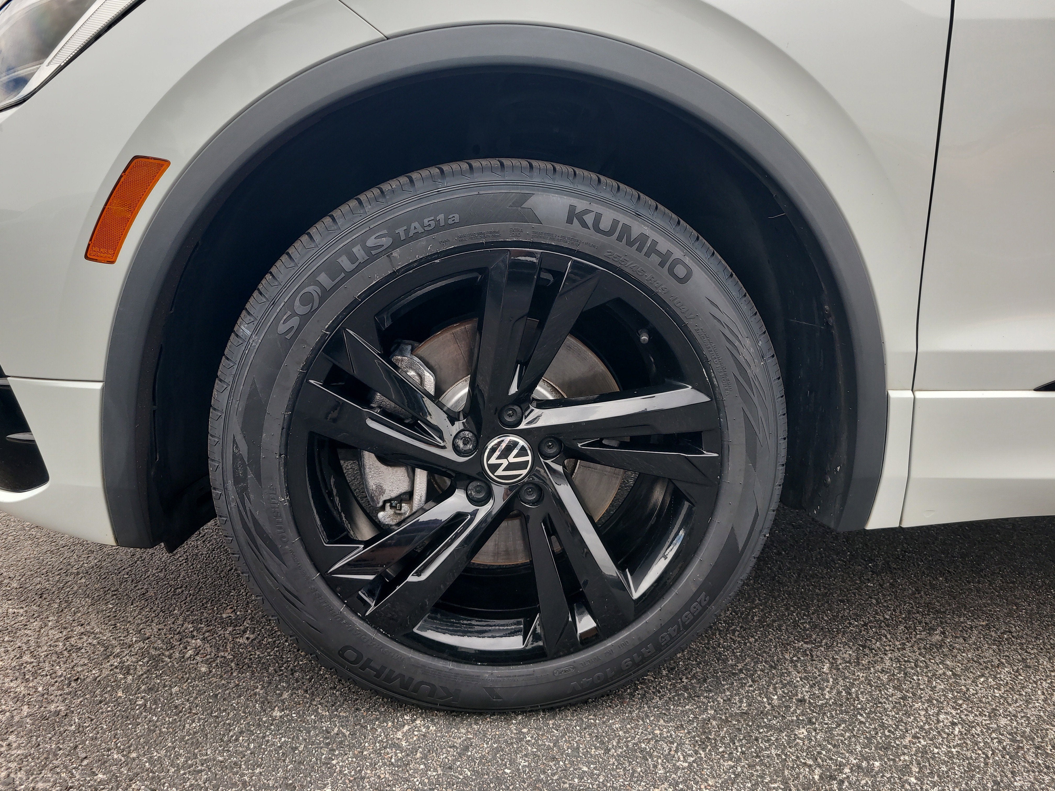 2023 Volkswagen Tiguan SE R-Line Black