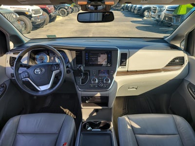 2017 Toyota Sienna XLE
