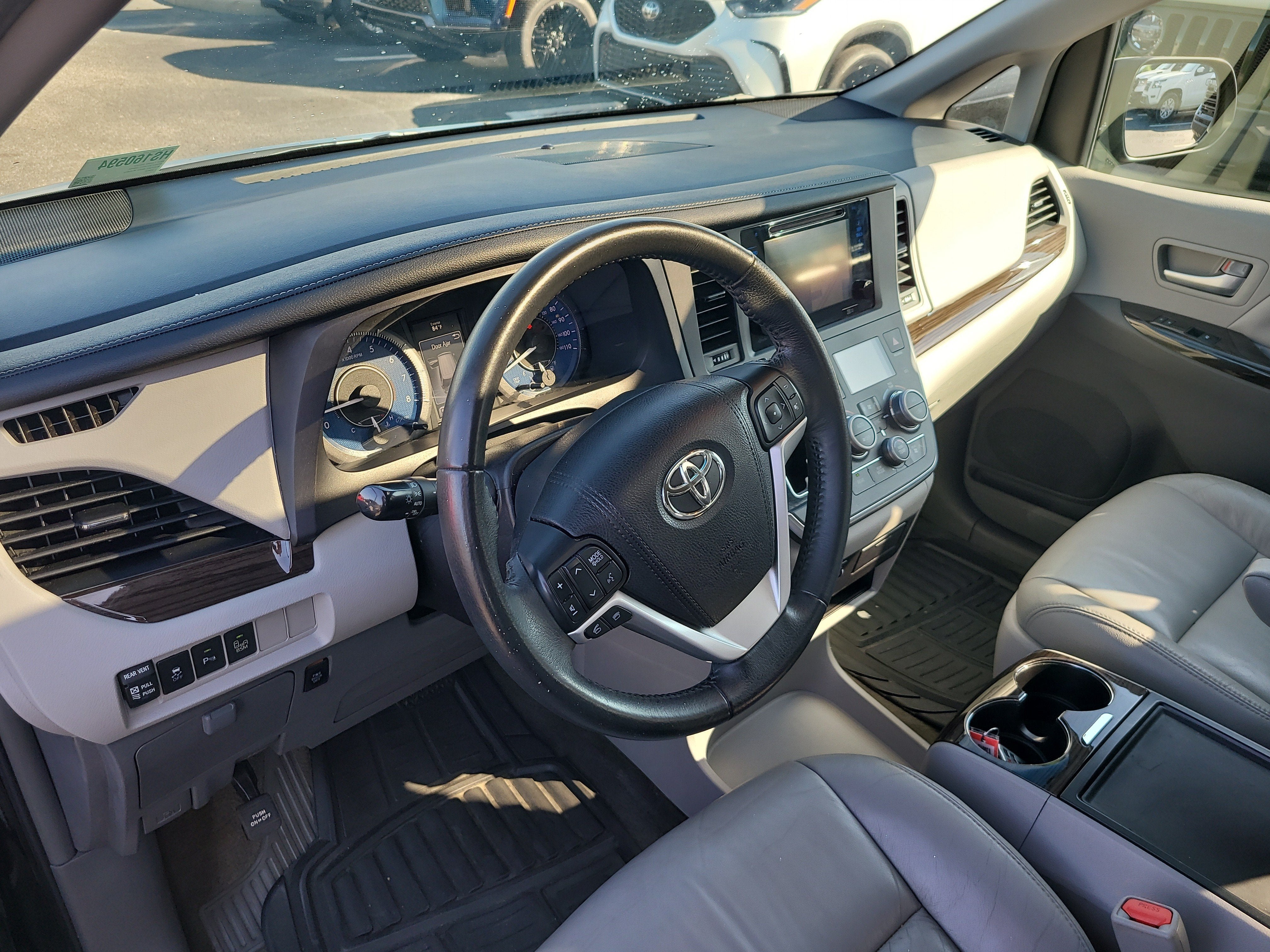 2017 Toyota Sienna XLE