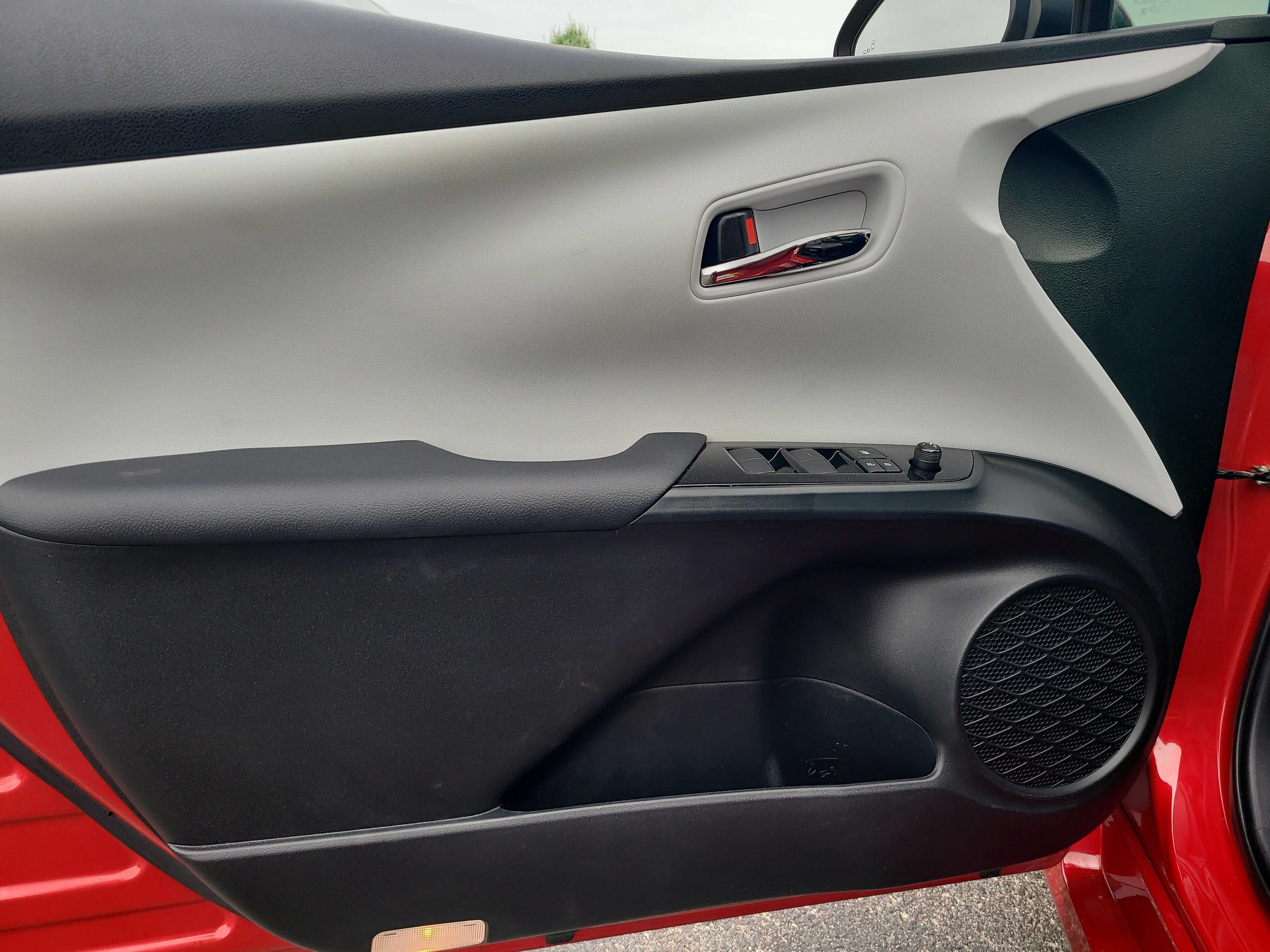 2022 Toyota Prius L Eco