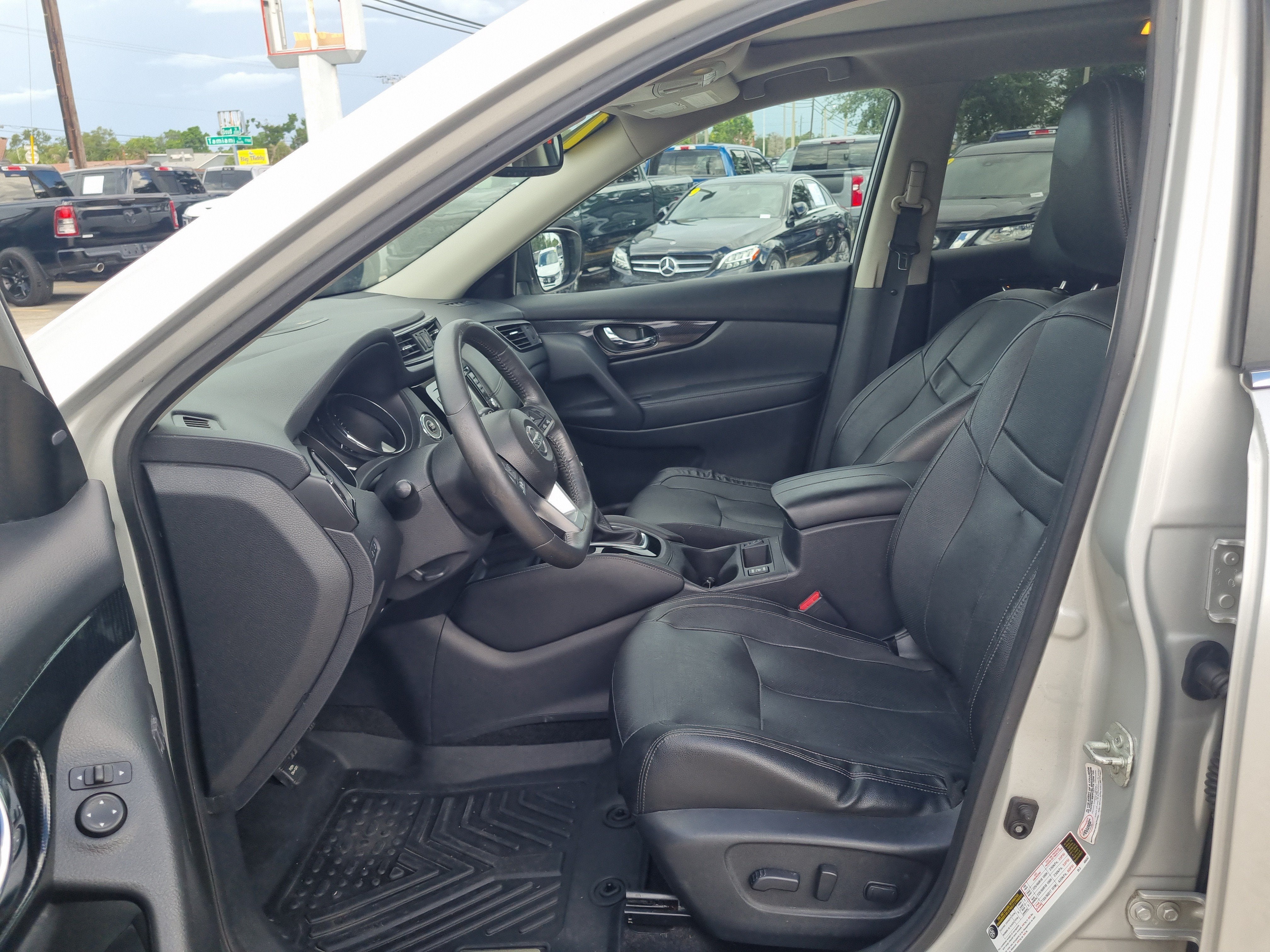 2017 Nissan Rogue SL