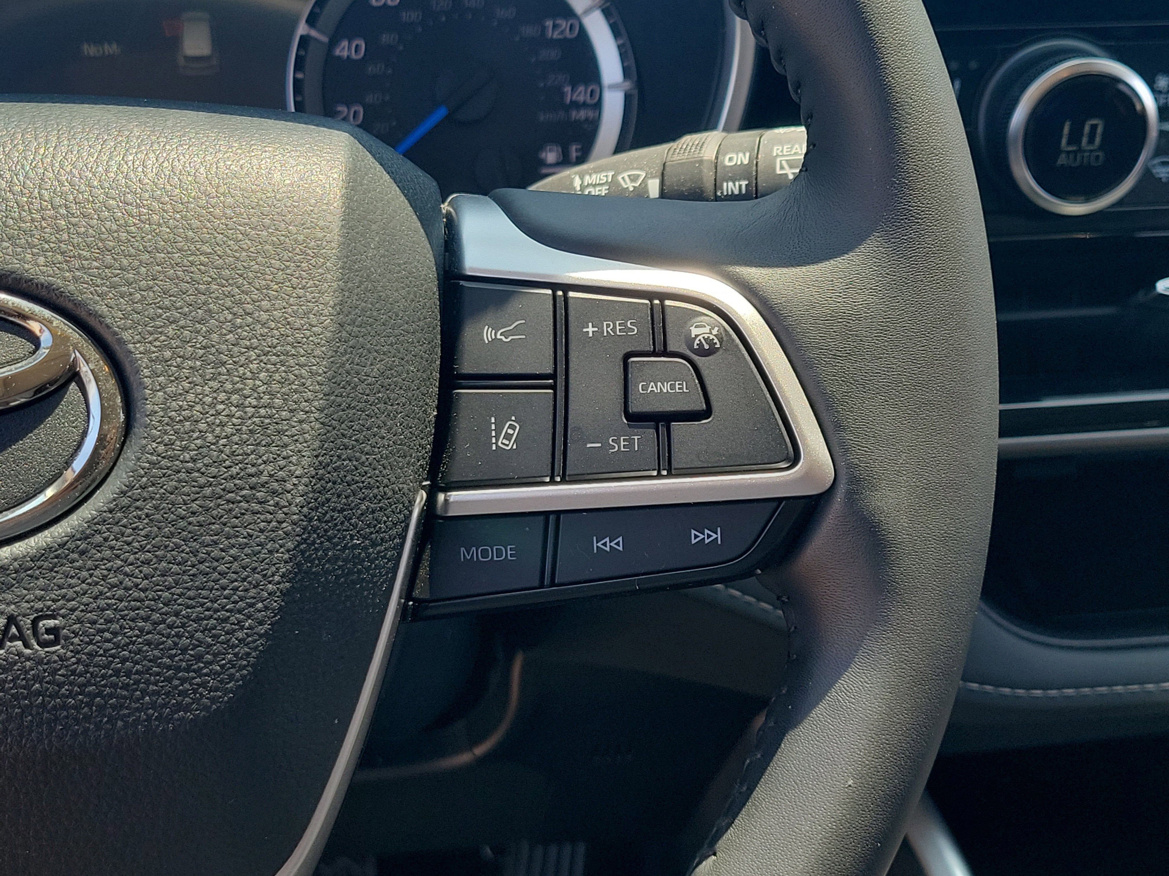 2025 Toyota Highlander Hybrid XLE