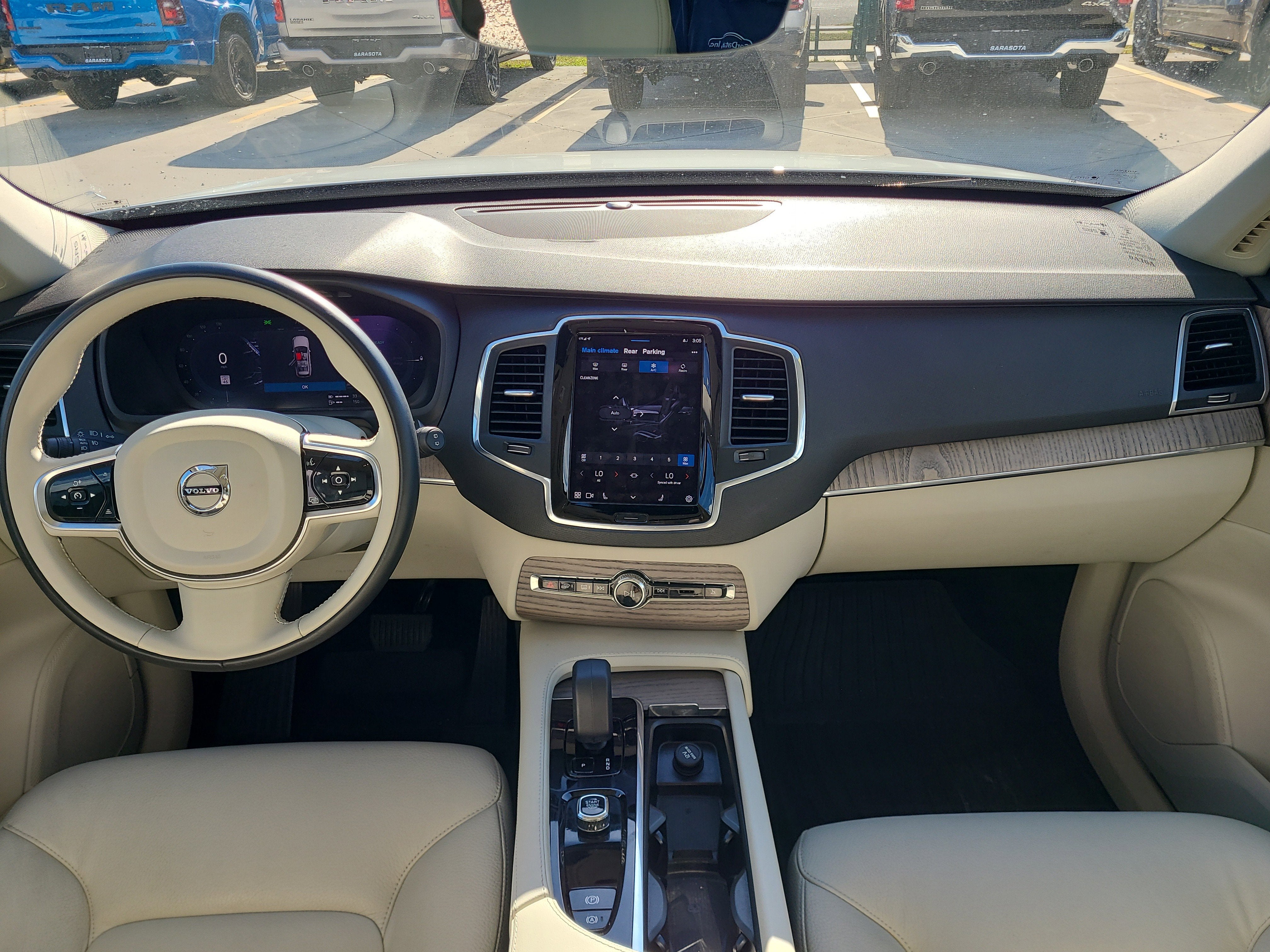 2023 Volvo XC90 Recharge Plug-In Hybrid Core Bright Theme